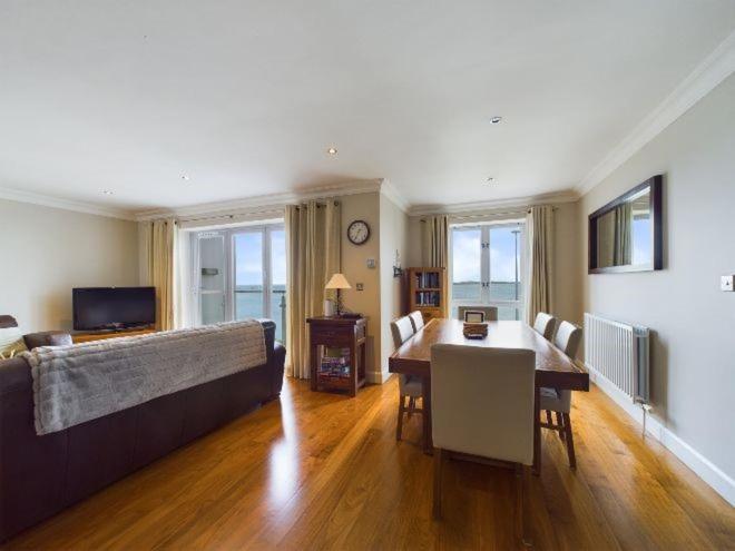 Cosy 3 Bedroom Apartment In Central Portrush With Sea Views Eksteriør bilde