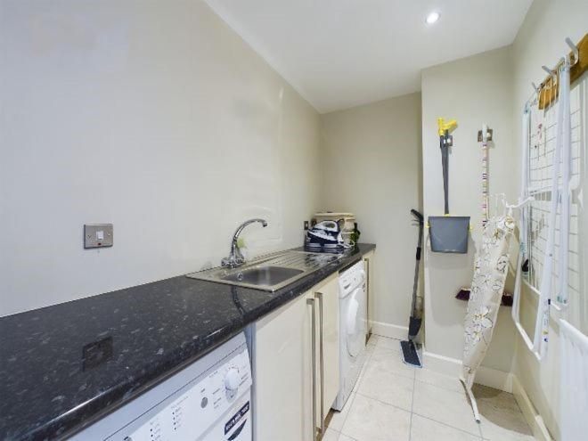 Cosy 3 Bedroom Apartment In Central Portrush With Sea Views Eksteriør bilde