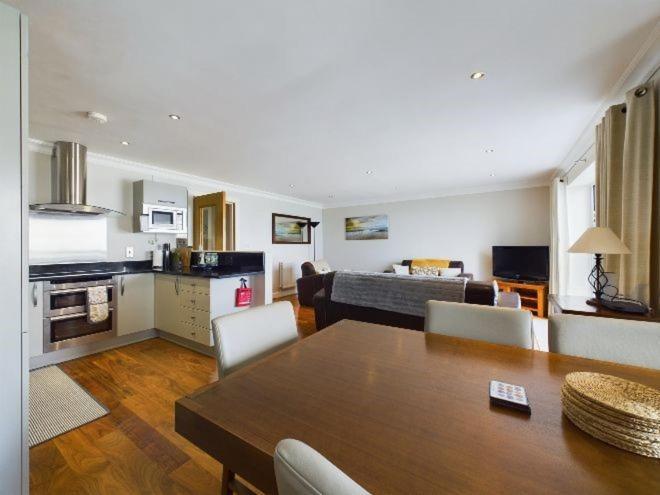 Cosy 3 Bedroom Apartment In Central Portrush With Sea Views Eksteriør bilde