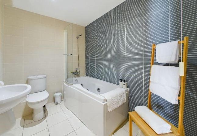 Cosy 3 Bedroom Apartment In Central Portrush With Sea Views Eksteriør bilde